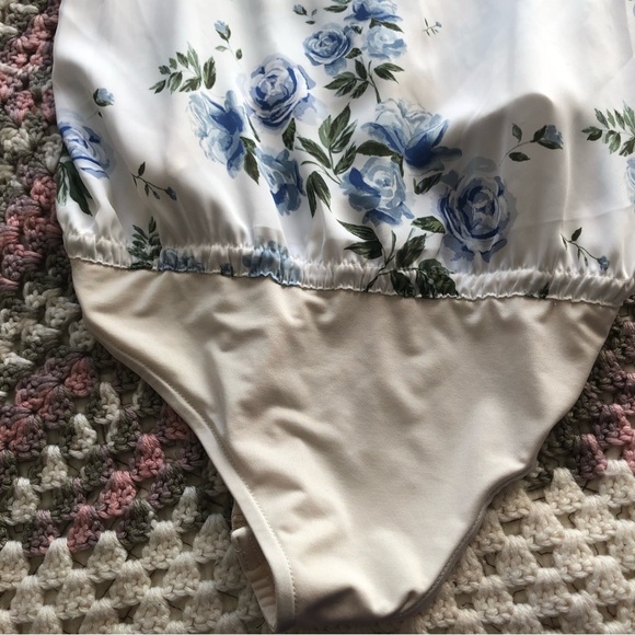 L’academie Floral off-shoulder Bodysuit - Picture 6 of 12